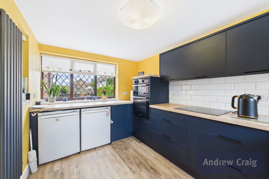 Property photo 3 of 13 Kitchen