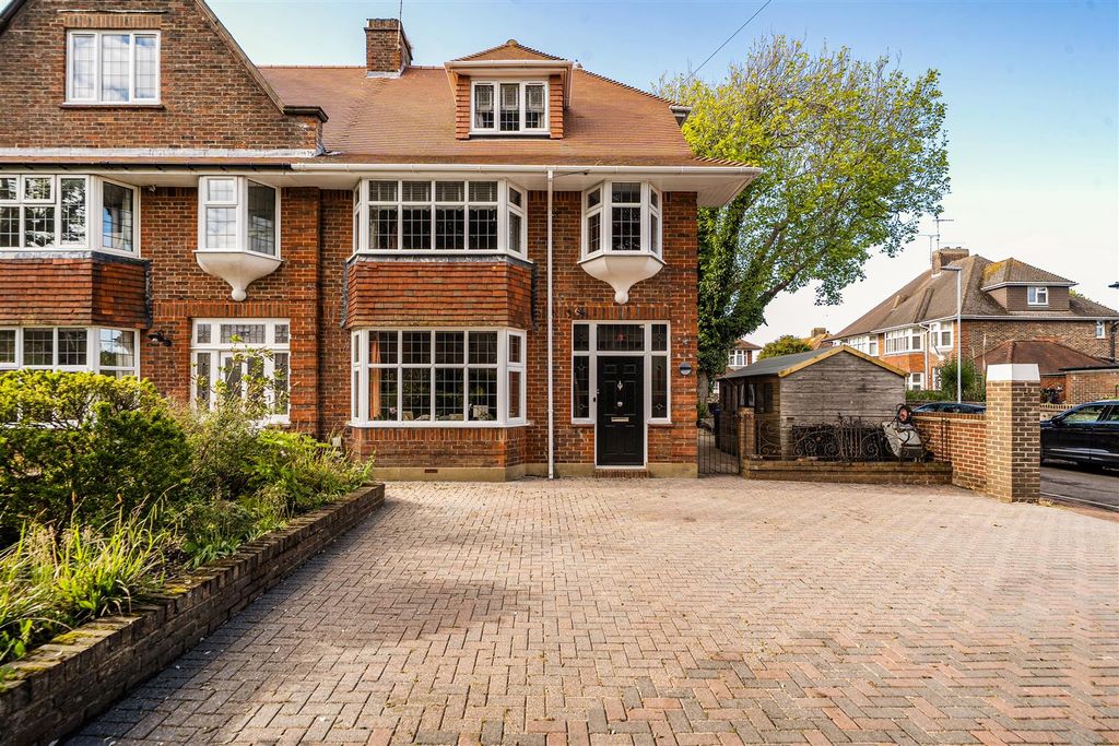 Property photo 1 of 23 For Sale By Aspire Residential | Treveor Close