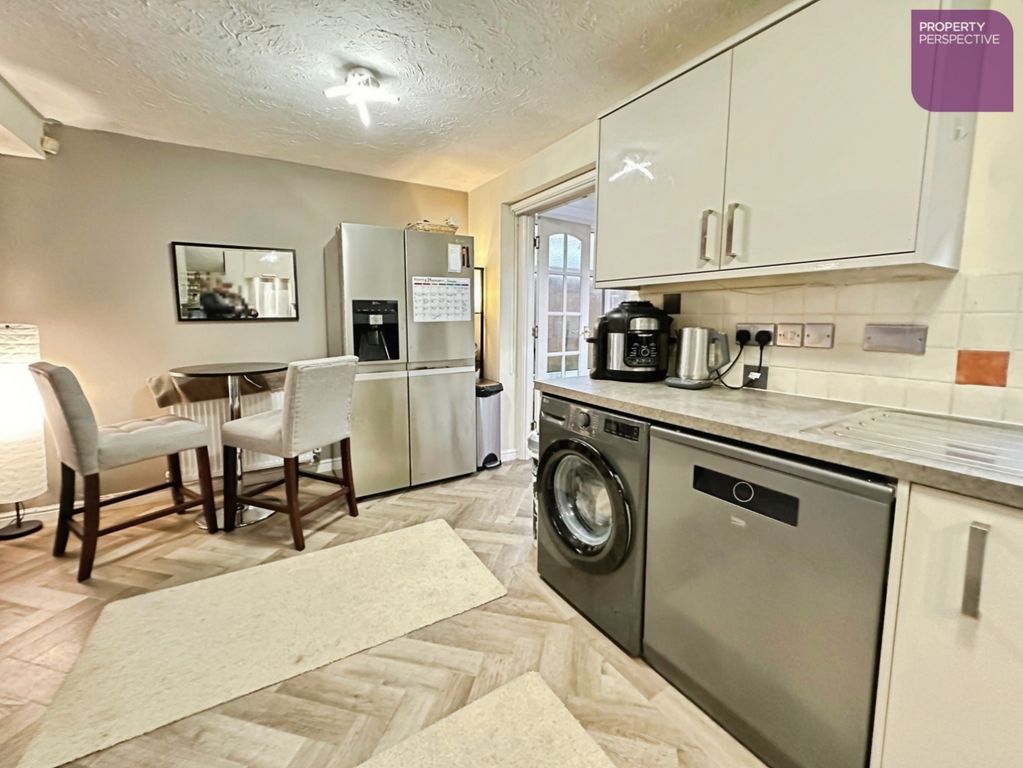 Property photo 3 of 11 Diner Kitchen