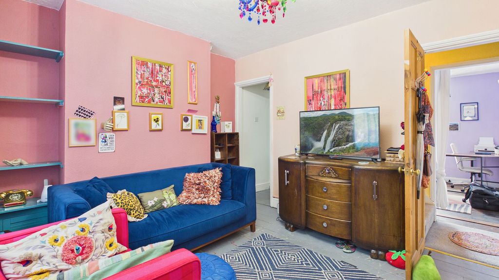 Property photo 2 of 18