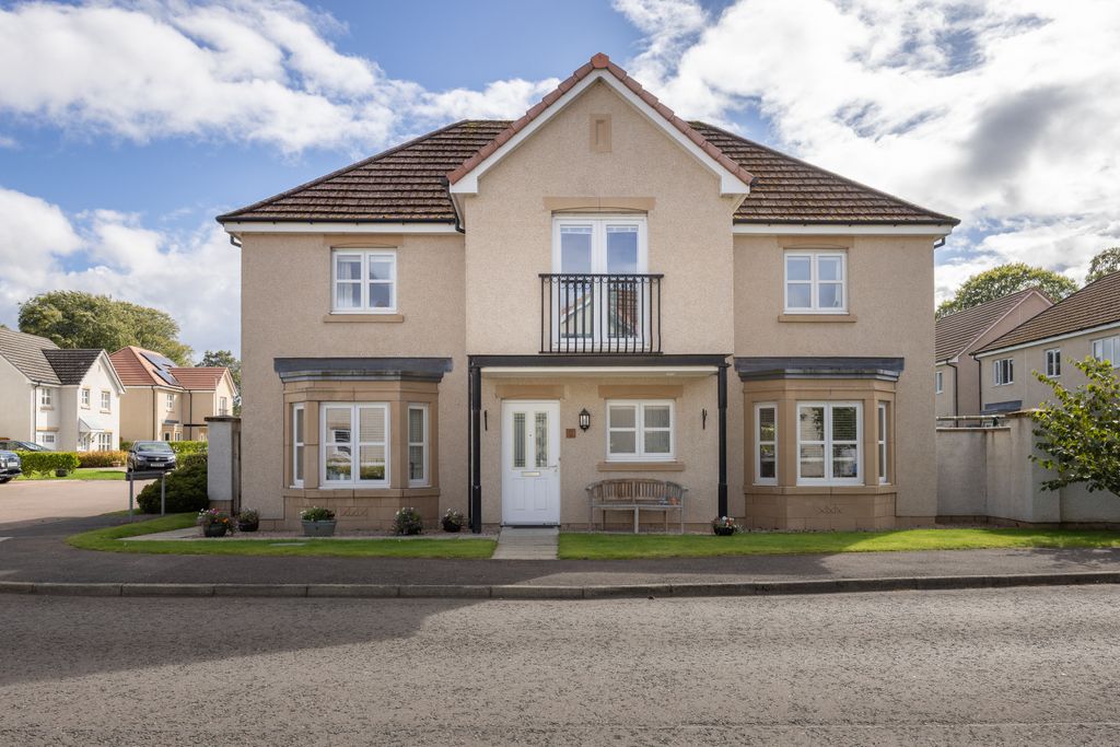 Property photo 1 of 32