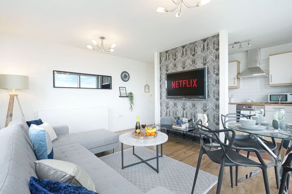 Property photo 1 of 20 Living Room