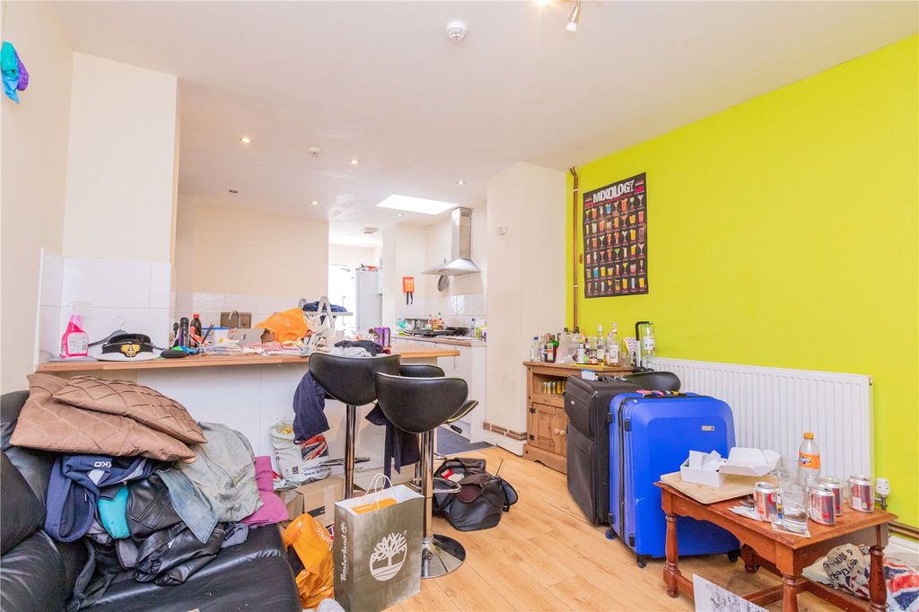 Property photo 2 of 20 Picture No. 11