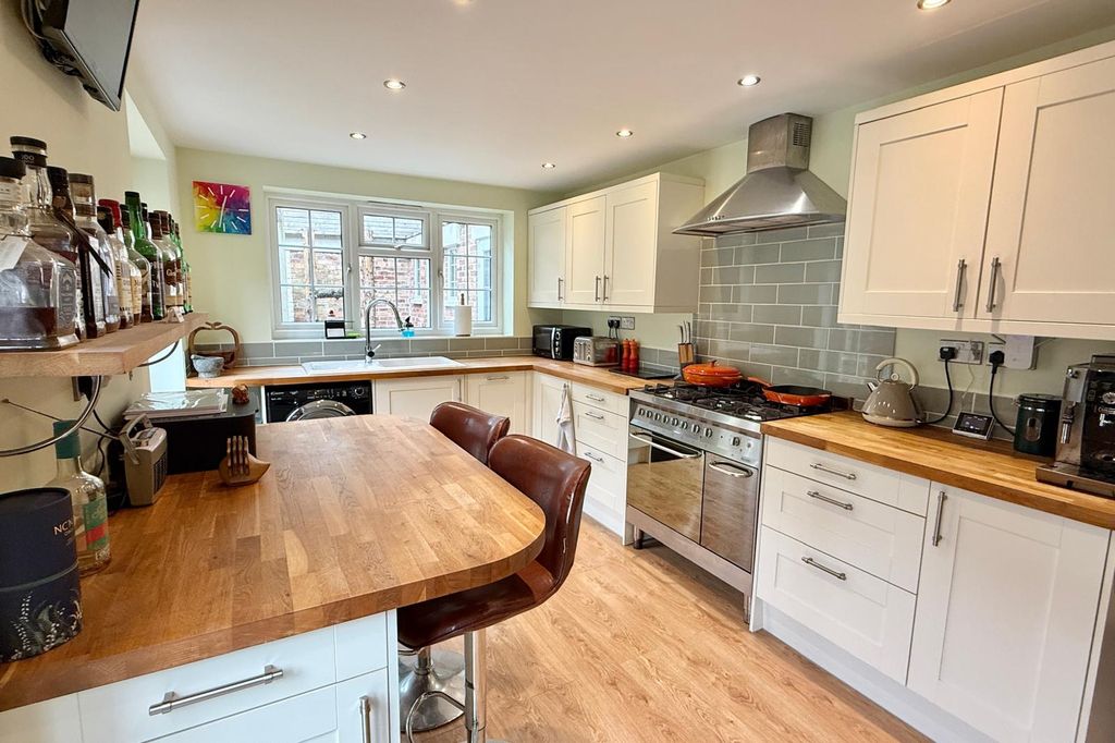 Property photo 3 of 26 Gallery