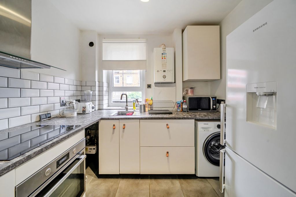 Property photo 2 of 12 Kitchen