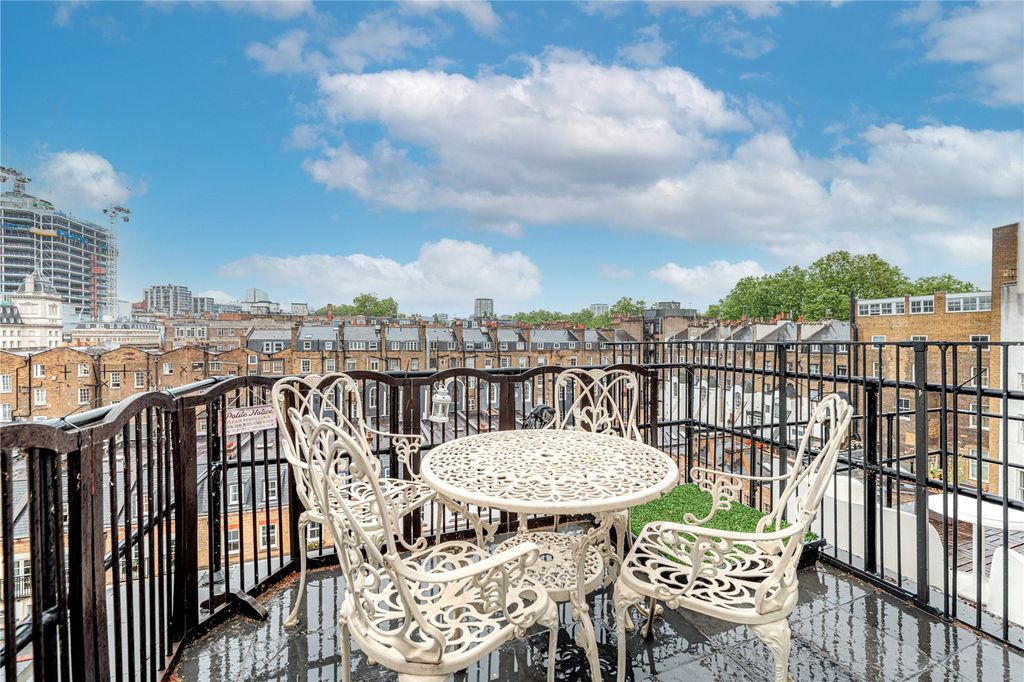 Property photo 2 of 8 Roof Terrace