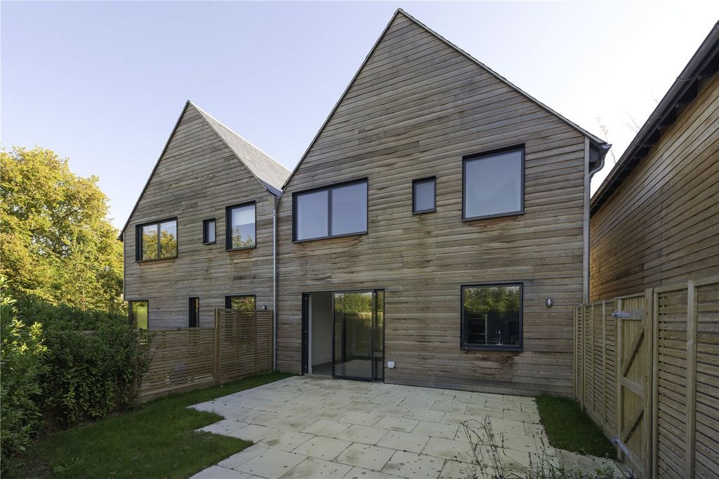 Property photo 2 of 29 Picture No. 21