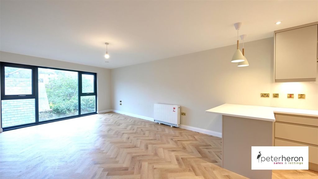 Property photo 2 of 21 Living Room