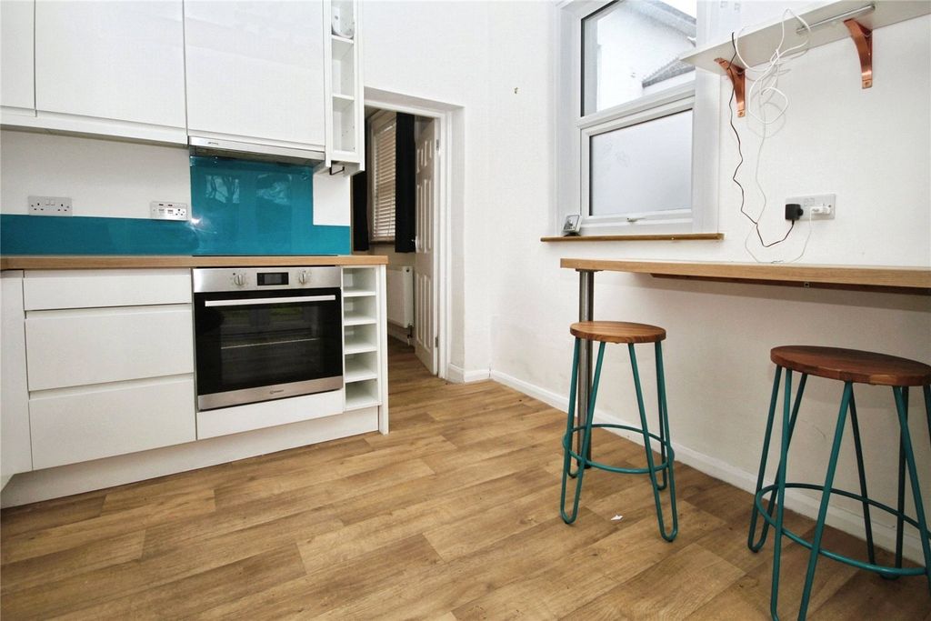 Property photo 2 of 10 Kitchen