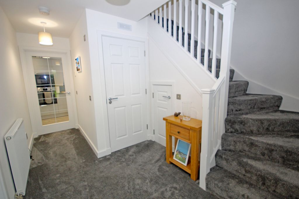 Property photo 2 of 26