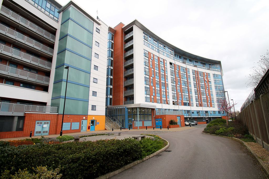 Property photo 1 of 18