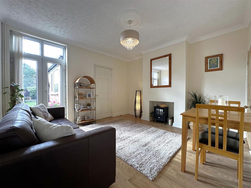 Property photo 2 of 18 Dining Room 177