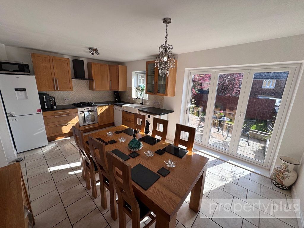 Property photo 2 of 18 Picture No. 13