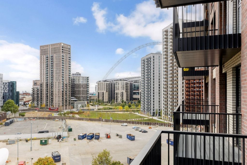 Property photo 3 of 17 98637_Flat 58 581...