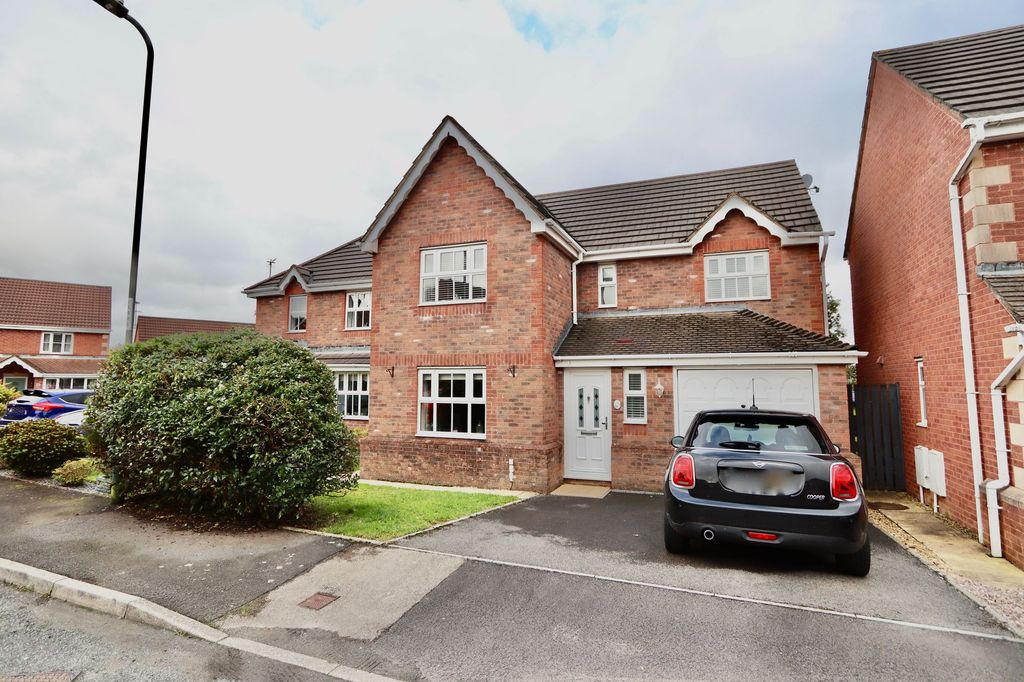 Property photo 1 of 40