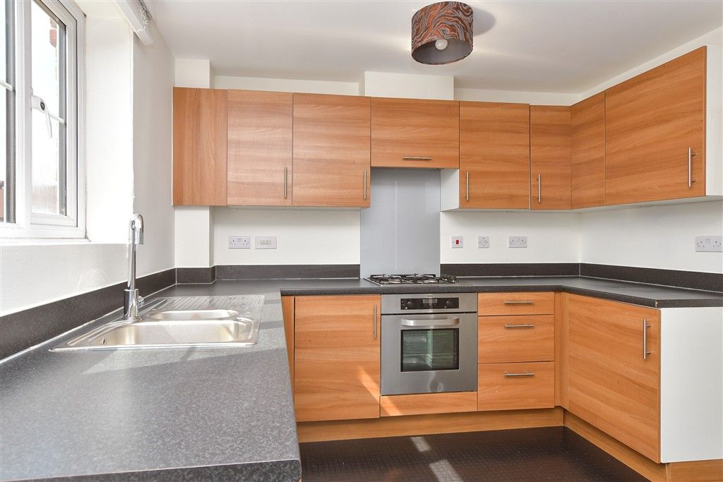 Property photo 3 of 9 Kitchen