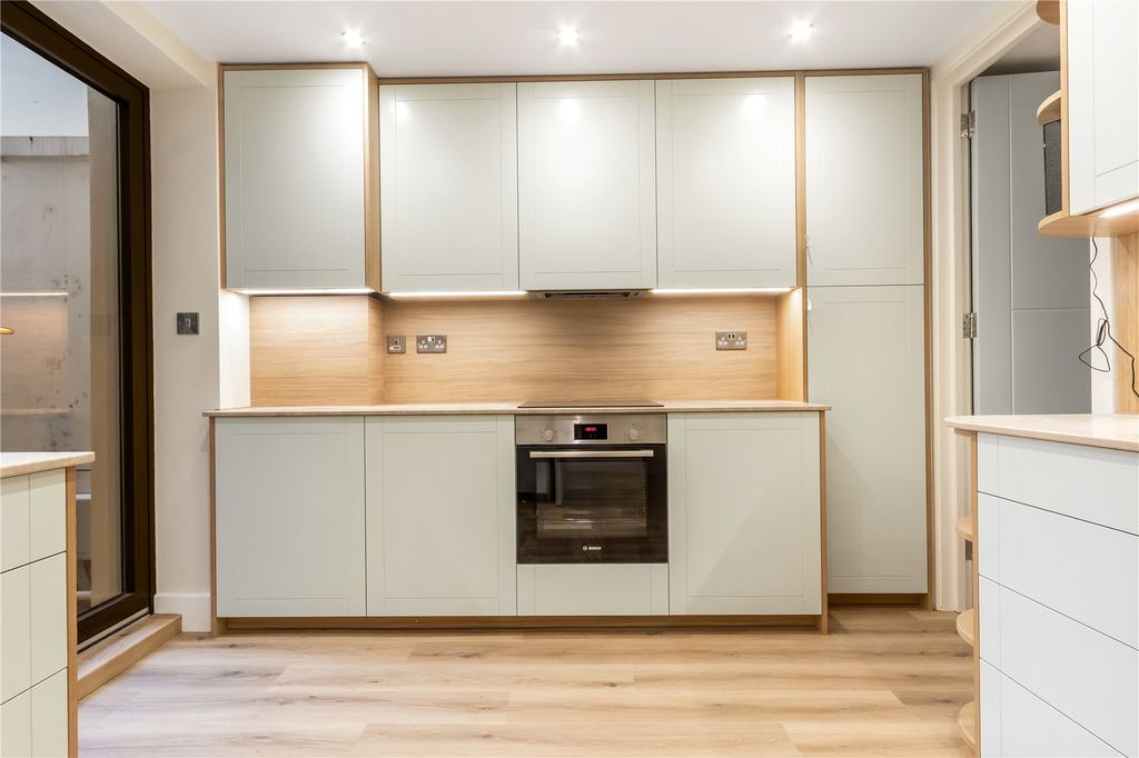 Property photo 3 of 16 Picture No. 15