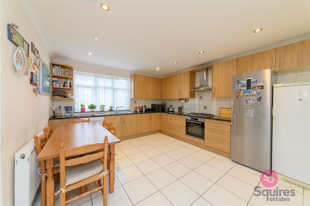 Property photo 3 of 29