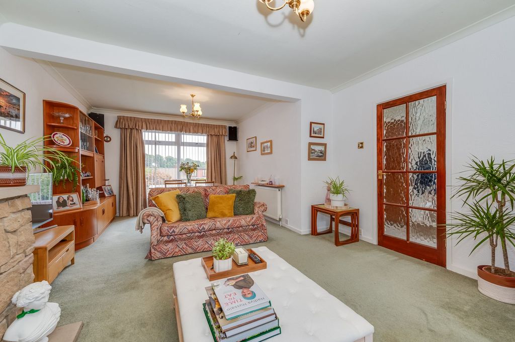 Property photo 2 of 27