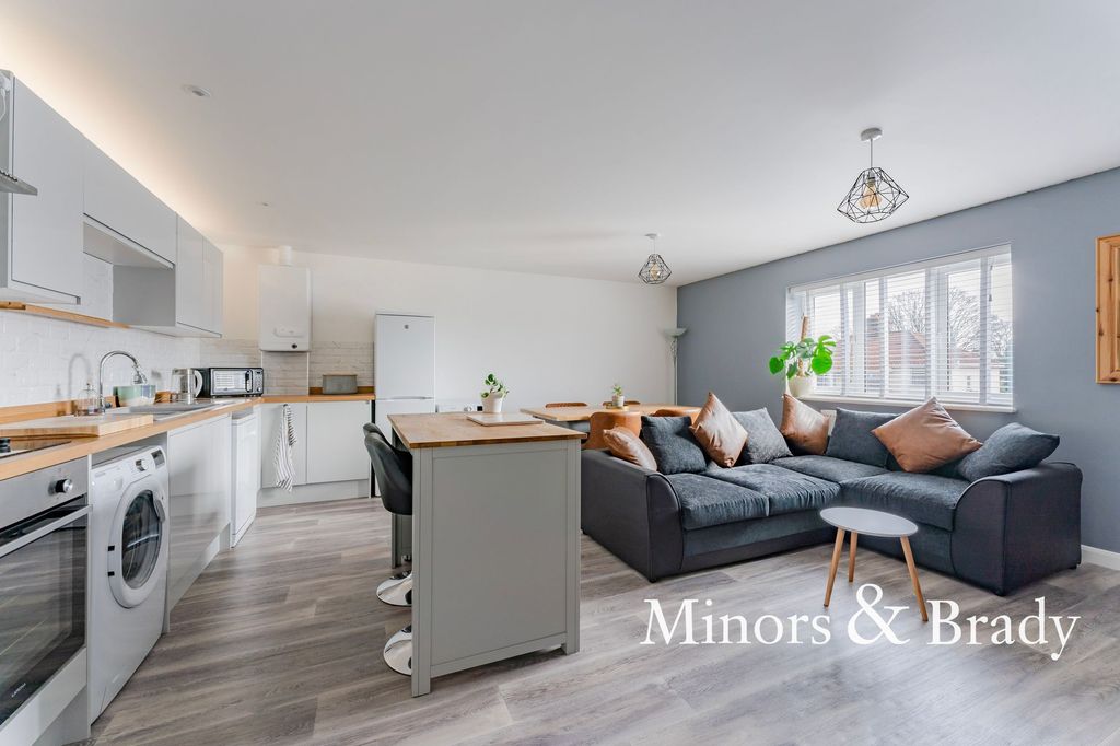 Property photo 2 of 19