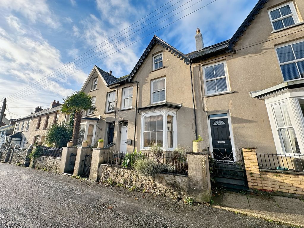 Property photo 2 of 19 Front