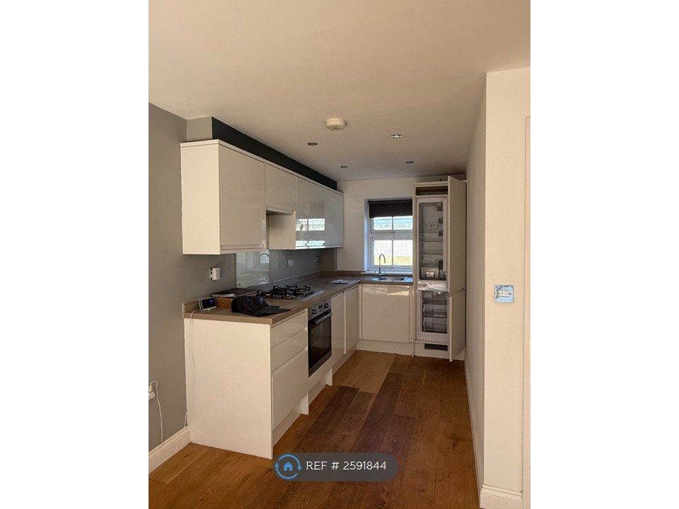 Property photo 2 of 18 Kitchen