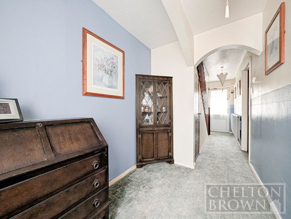 Property photo 2 of 34 Entrance Hall