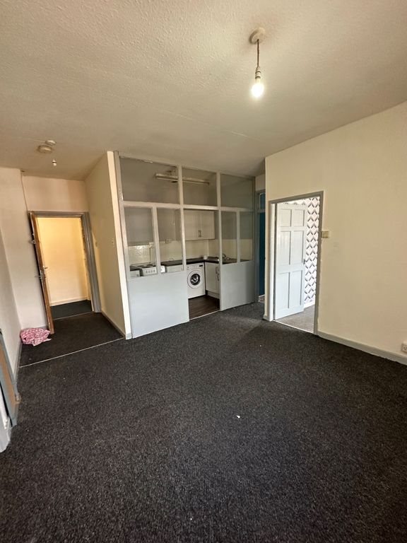 Property photo 2 of 6 Lounge Pov 2