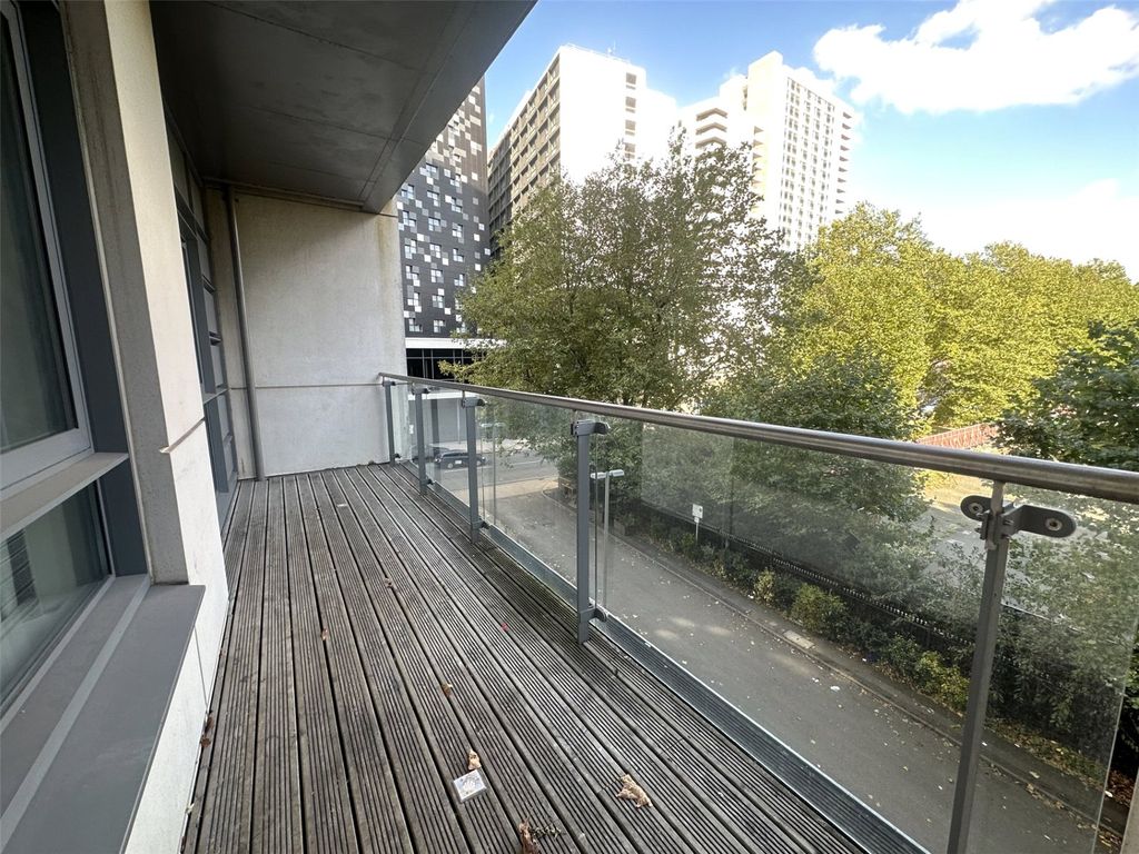 Property photo 3 of 10 Balcony