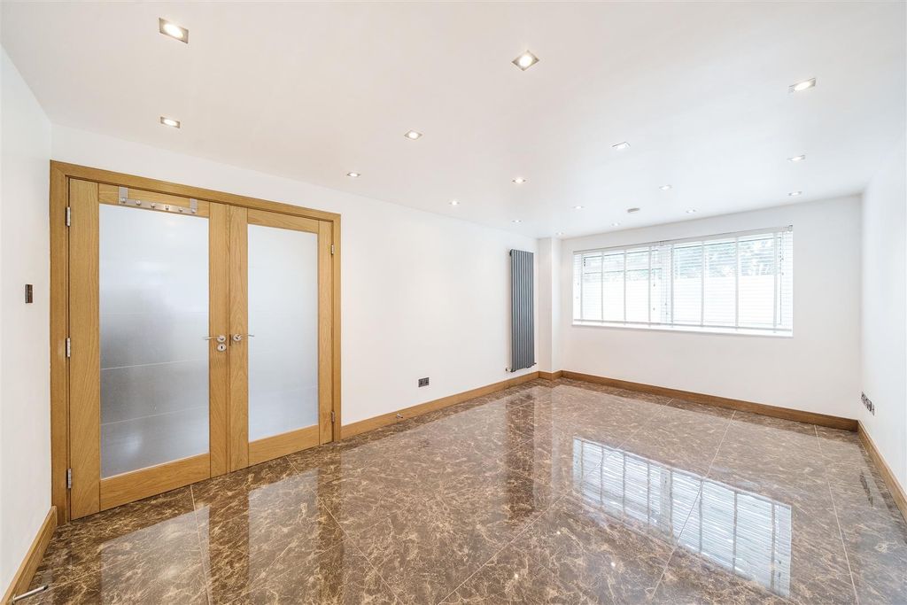 Property photo 2 of 14 1328345-11-687F93A57B4d6-Arw.Jpg