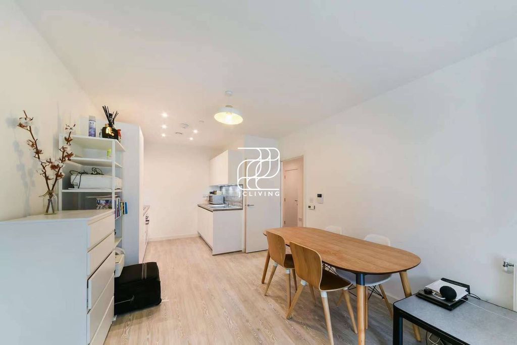Property photo 1 of 7 Chamberlain Court, 16 Shipbuilding Way, London E13