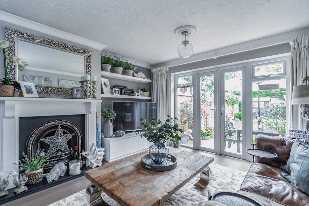 Property photo 3 of 14 Living/Dining Room