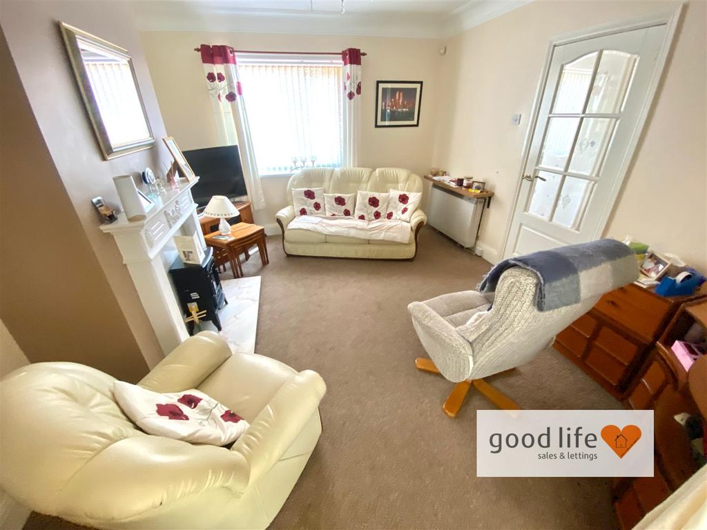 Property photo 2 of 15 20260812_144355789_Ios25 Aysgarth Avenue.Jpg