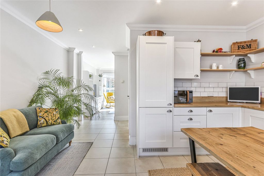 Property photo 2 of 19 Kitchen