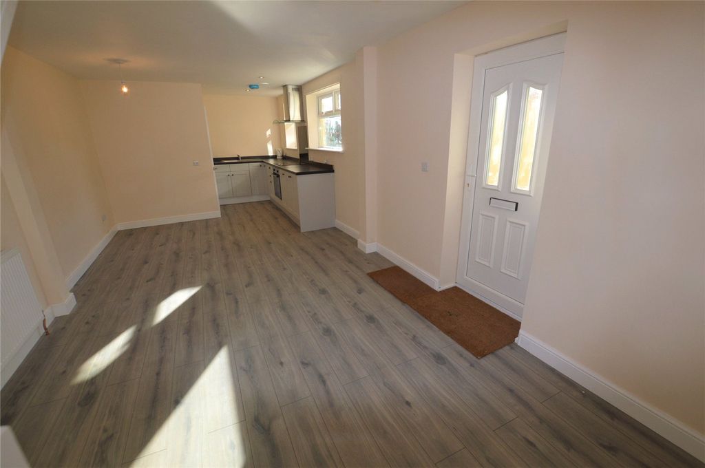 Property photo 3 of 12 Picture No. 02