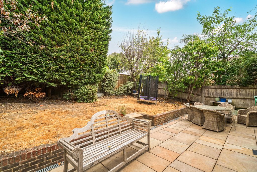 Property photo 2 of 18 Garden