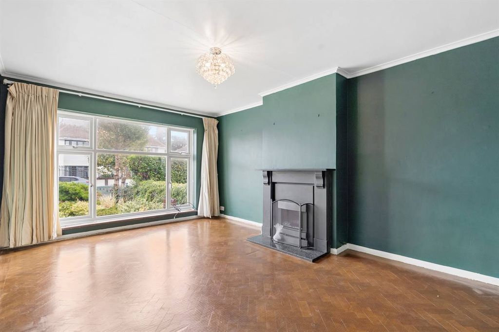 Property photo 3 of 18