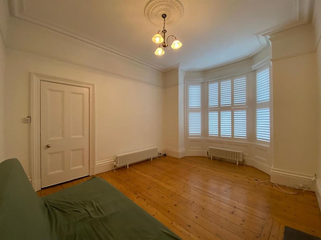 Property photo 2 of 33