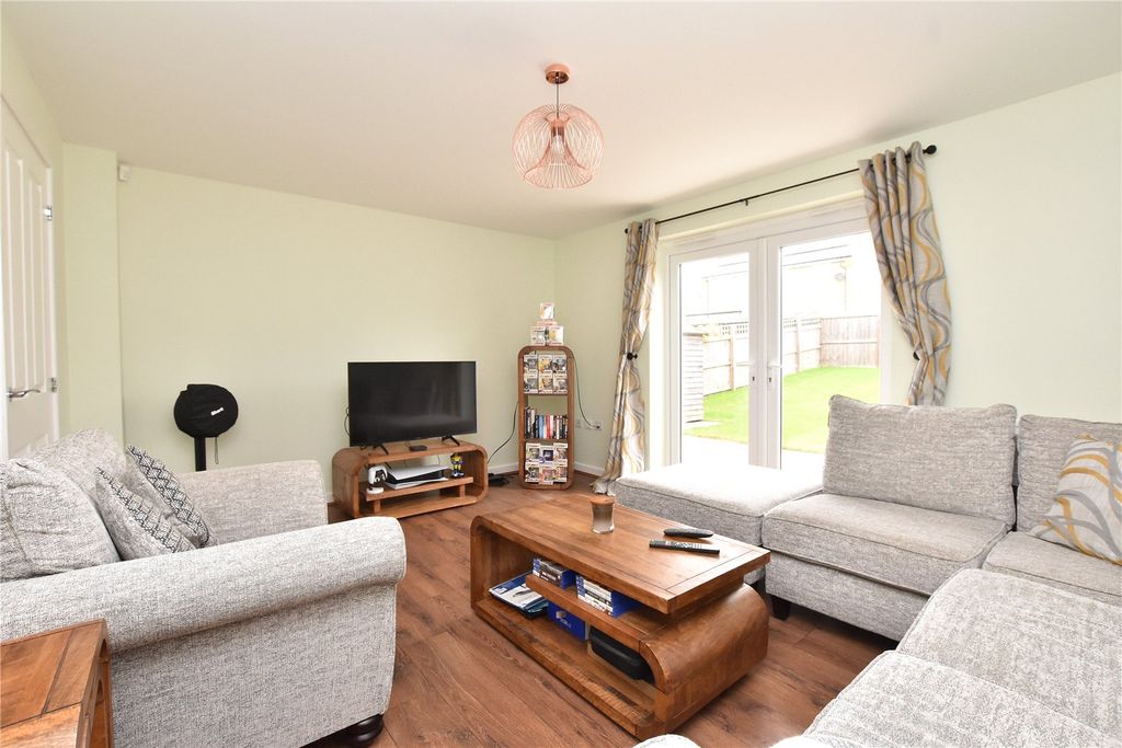 Property photo 2 of 19 Picture No. 28