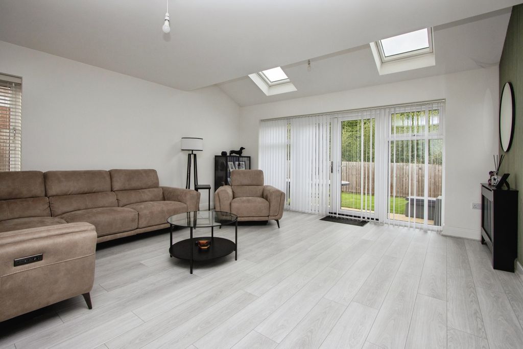 Property photo 2 of 23 Pbox-Img.Jpg