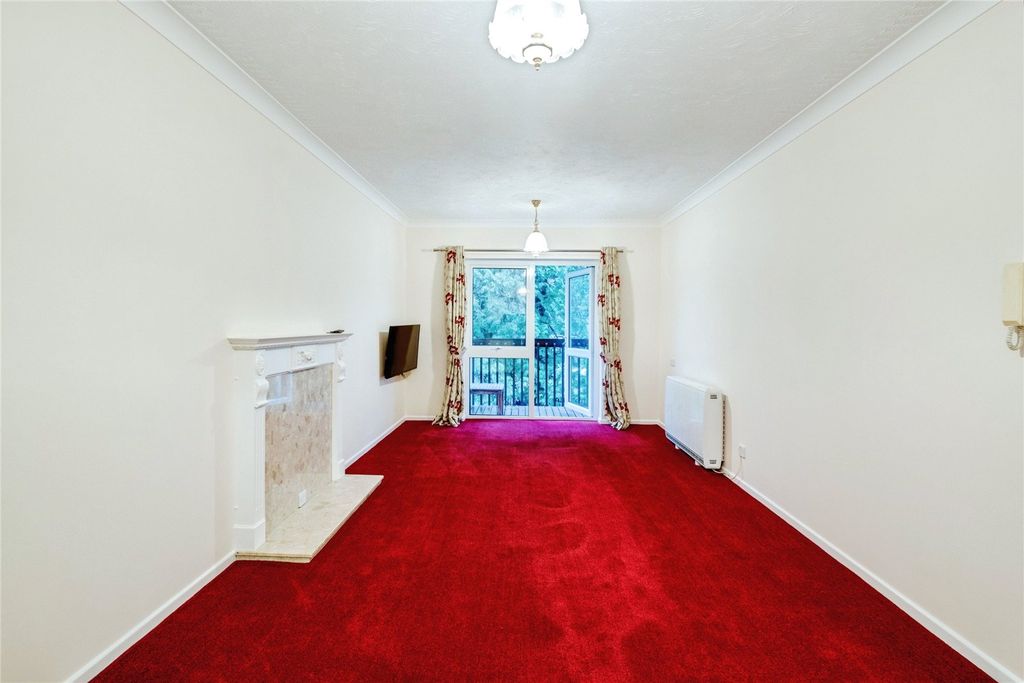 Property photo 3 of 12 Lounge