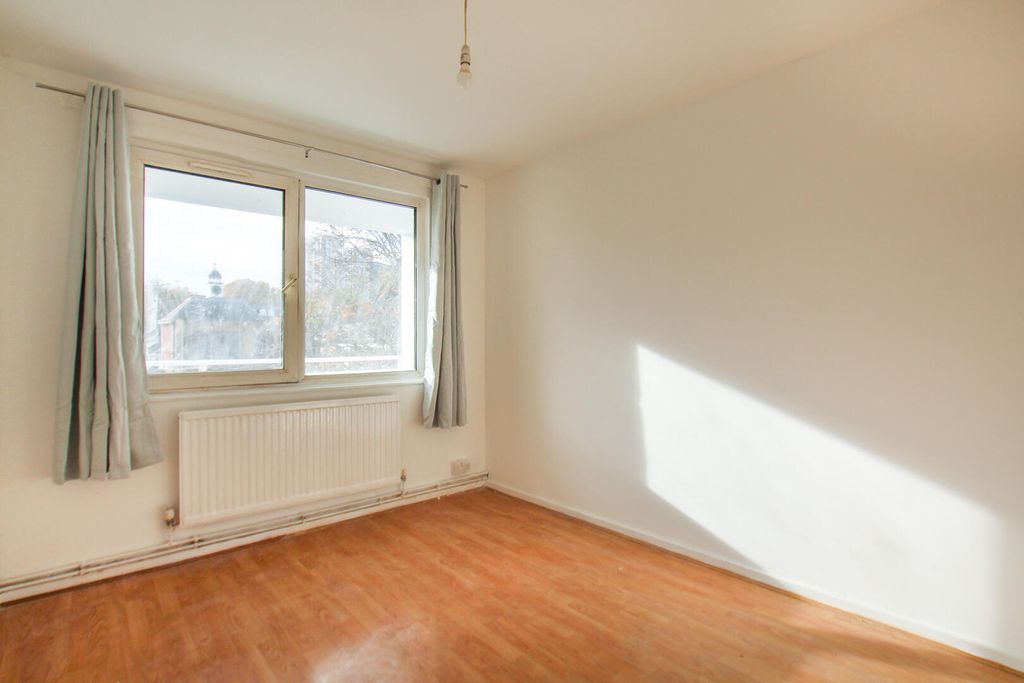 Property photo 2 of 8 Bedroom