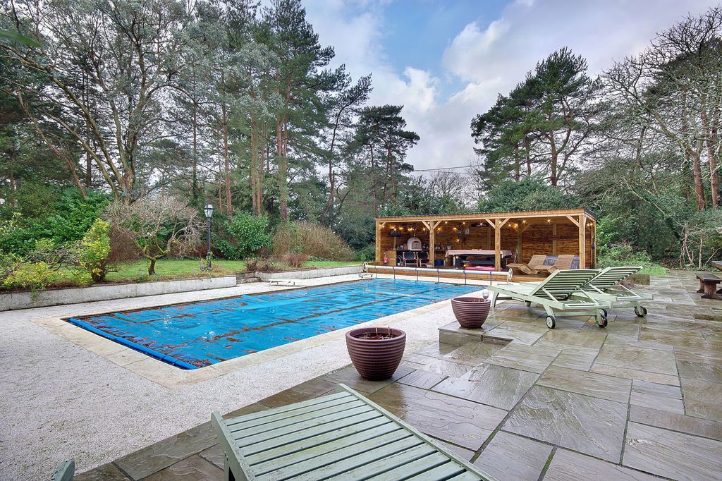 Property photo 2 of 52