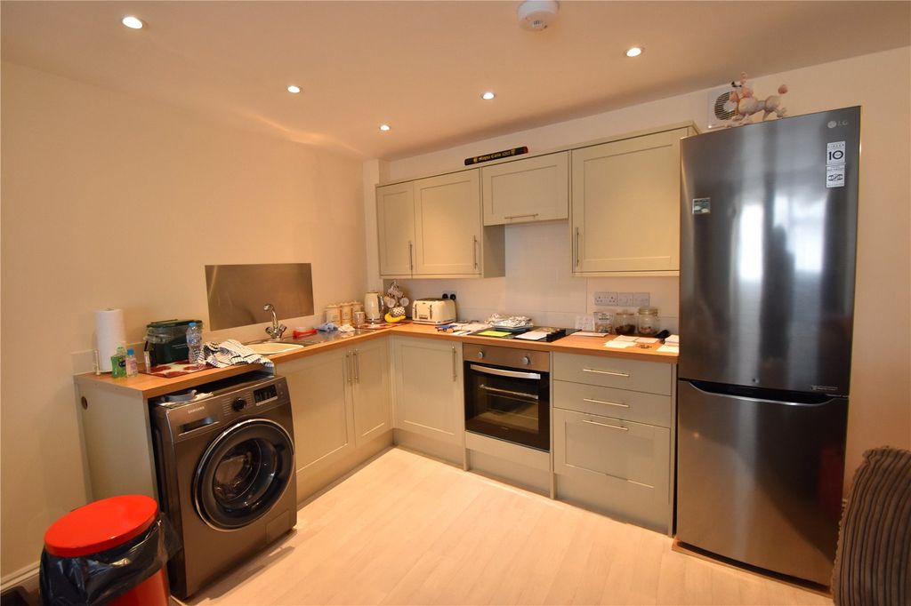 Property photo 2 of 6 Seddons Tiverton