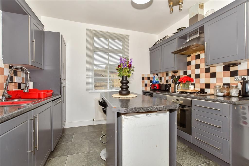 Property photo 2 of 11 Kitchen