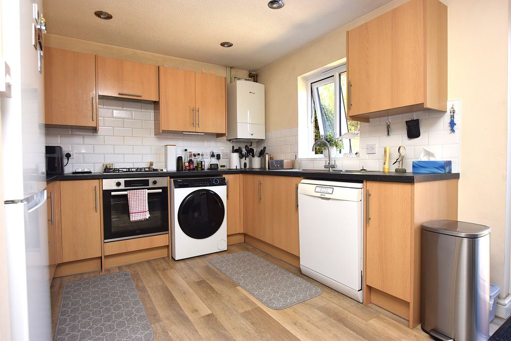 Property photo 2 of 13 Kitchen 1