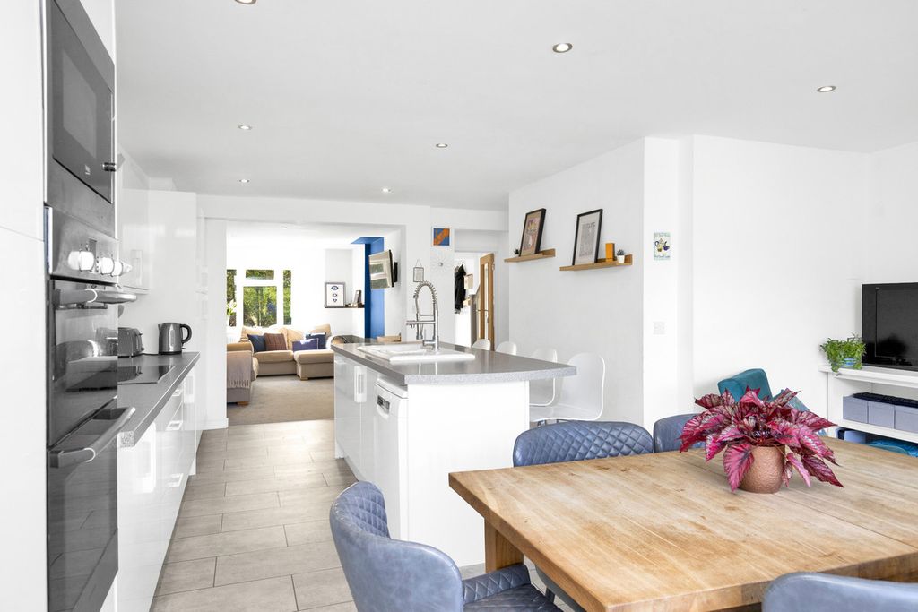 Property photo 2 of 23