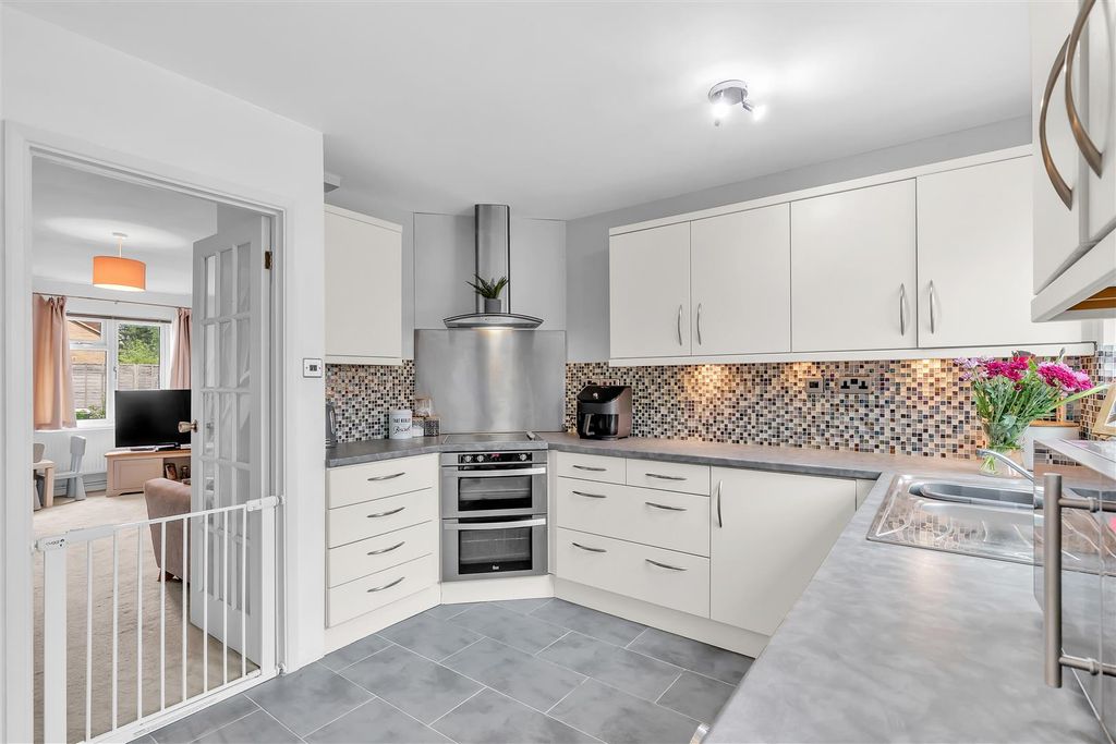 Property photo 3 of 15 Kitchen 2.Jpg