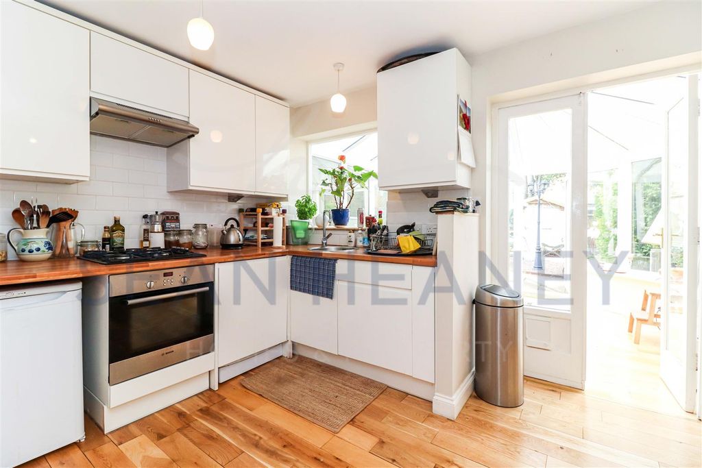 Property photo 3 of 21