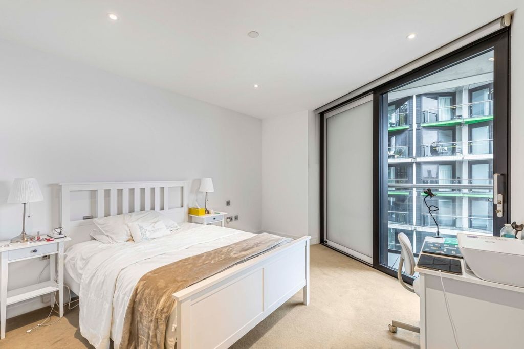 Property photo 3 of 20 181__3_Riverlight_Qu